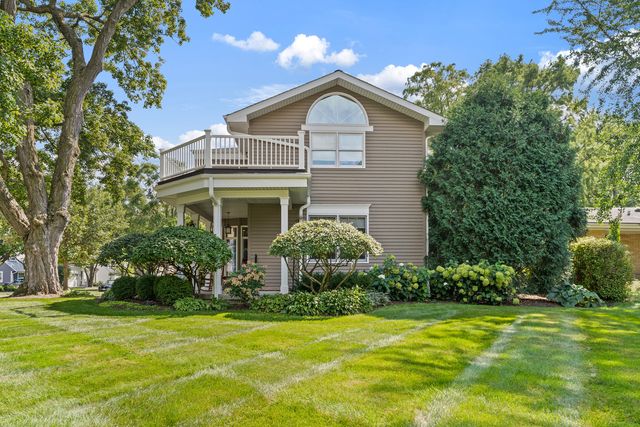 390 Grandview Avenue, Glen Ellyn, IL 60137