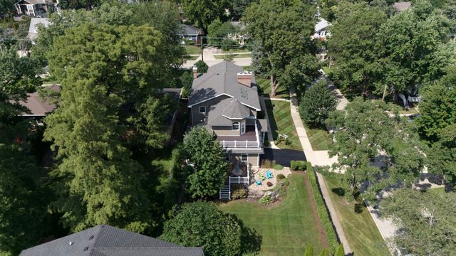 390 Grandview Avenue, Glen Ellyn, IL 60137