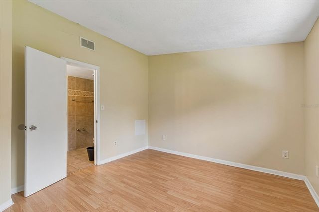 3911 OAK LIMB COURT, Tampa, FL 33614