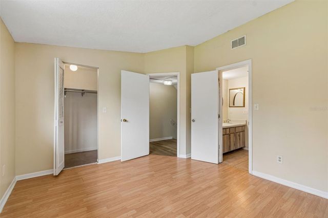 3911 OAK LIMB COURT, Tampa, FL 33614