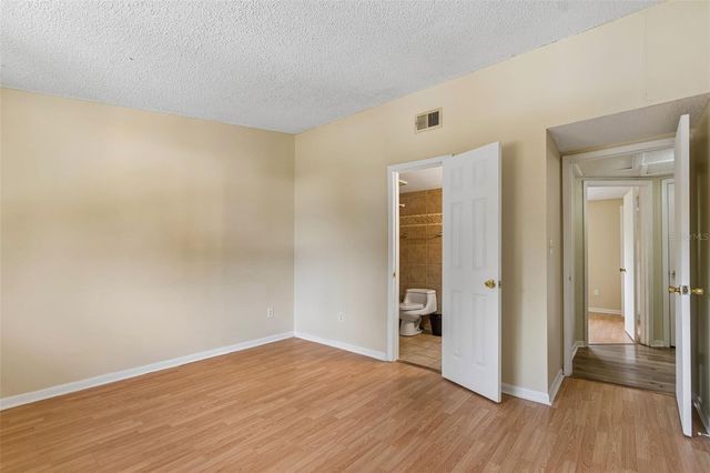 3911 OAK LIMB COURT, Tampa, FL 33614