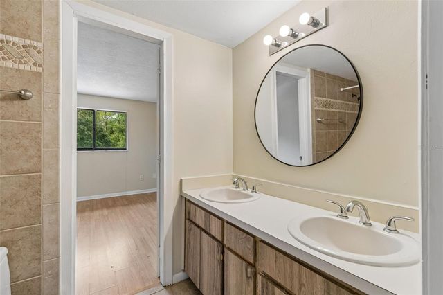 3911 OAK LIMB COURT, Tampa, FL 33614