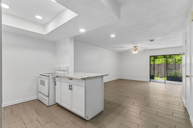 3911 OAK LIMB COURT, Tampa, FL 33614