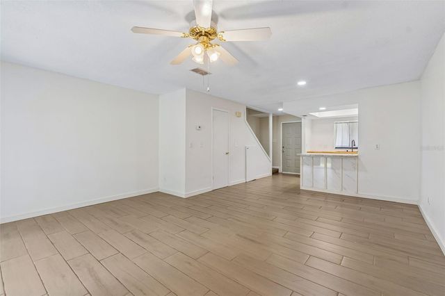 3911 OAK LIMB COURT, Tampa, FL 33614