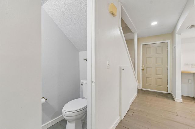 3911 OAK LIMB COURT, Tampa, FL 33614