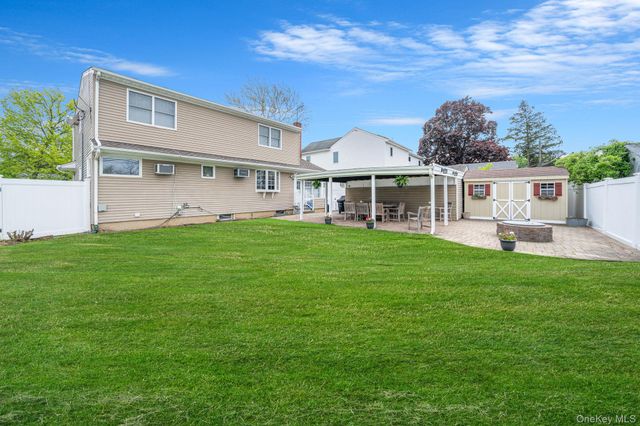 568 Chestnut Lane, East Meadow, NY 11554