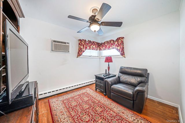 568 Chestnut Lane, East Meadow, NY 11554