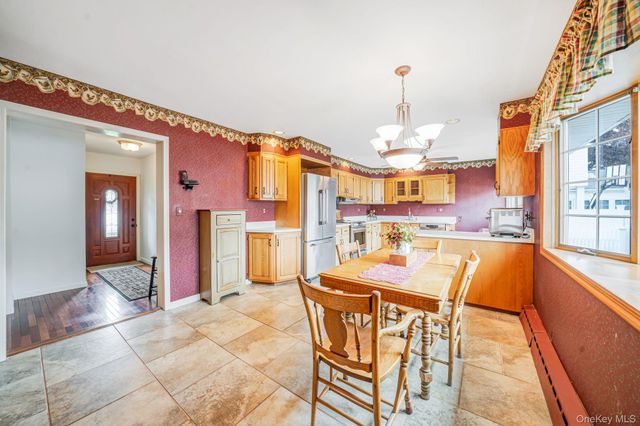 568 Chestnut Lane, East Meadow, NY 11554
