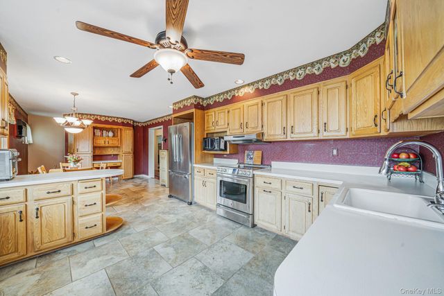 568 Chestnut Lane, East Meadow, NY 11554