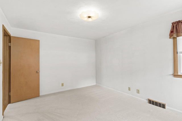 2627 W HEATHER AVENUE, Appleton, WI 54914