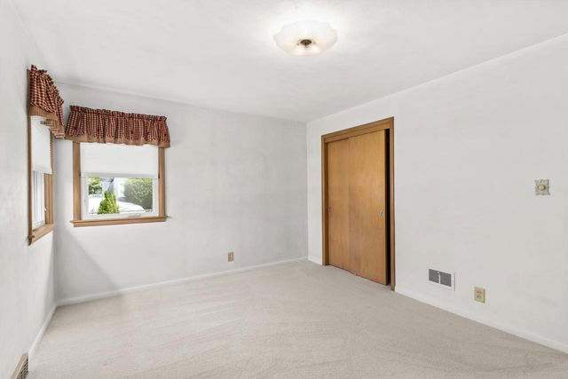 2627 W HEATHER AVENUE, Appleton, WI 54914