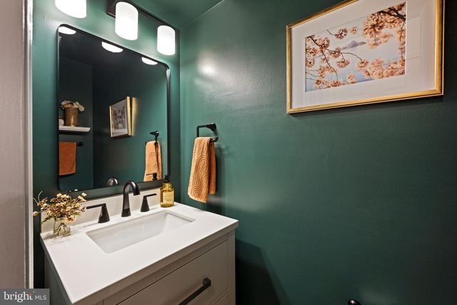 5725 RIDGE VIEW DR, Alexandria, VA 22310