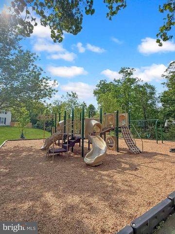 5725 RIDGE VIEW DR, Alexandria, VA 22310