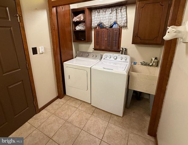 1318 HABECKER RD, Columbia, PA 17512