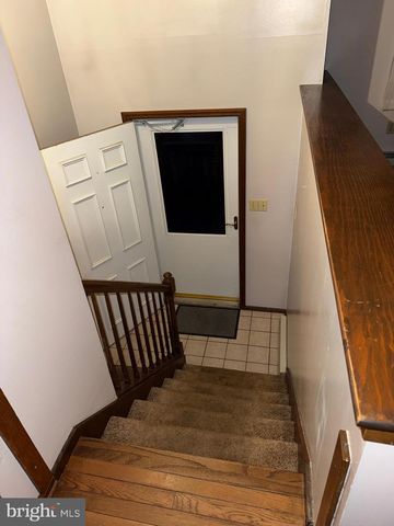 1318 HABECKER RD, Columbia, PA 17512