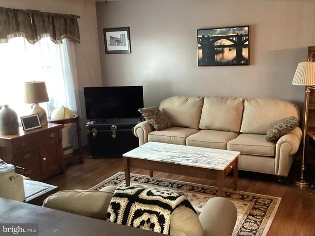 1318 HABECKER RD, Columbia, PA 17512