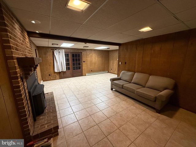 1318 HABECKER RD, Columbia, PA 17512