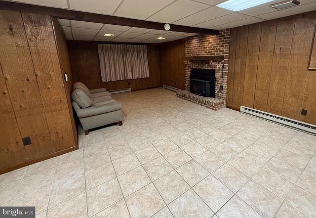 1318 HABECKER RD, Columbia, PA 17512