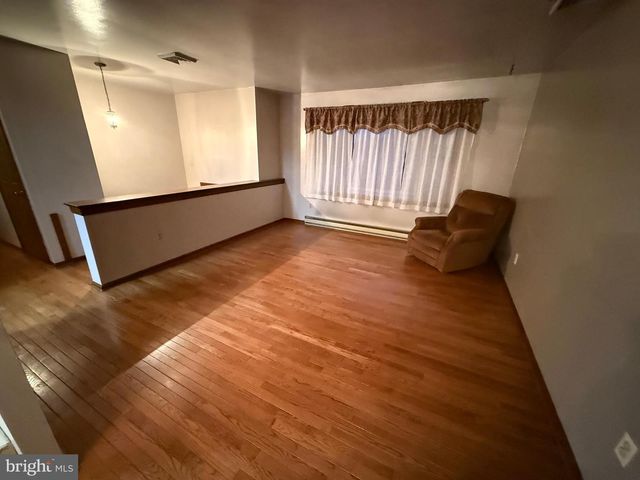 1318 HABECKER RD, Columbia, PA 17512