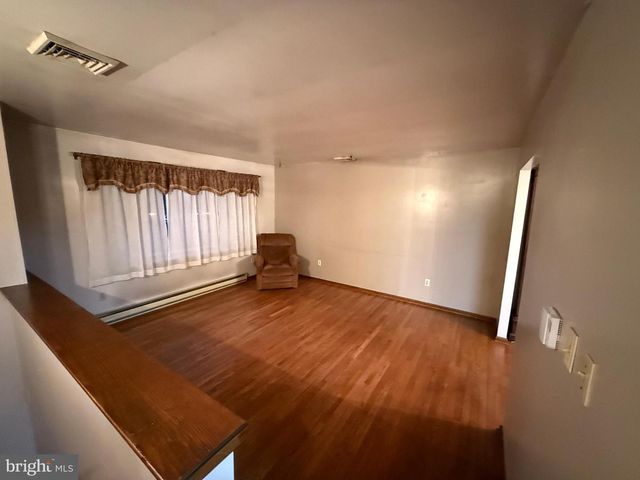 1318 HABECKER RD, Columbia, PA 17512