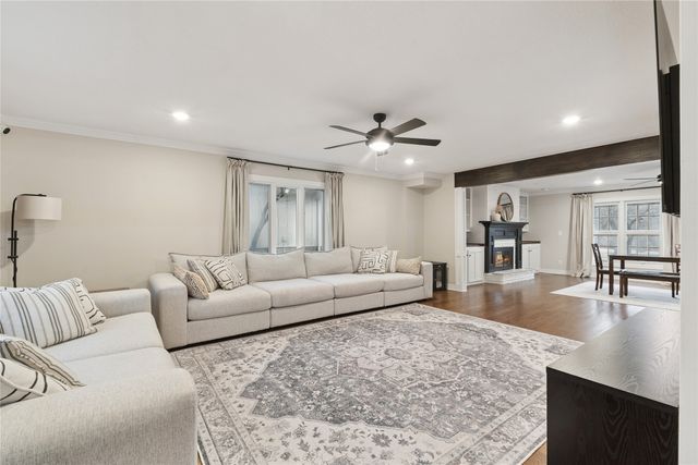 1305 20th Street, West Des Moines, IA 50265