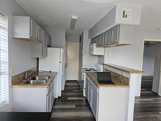 2750 Holly Hall Street 702, Houston, TX 77054