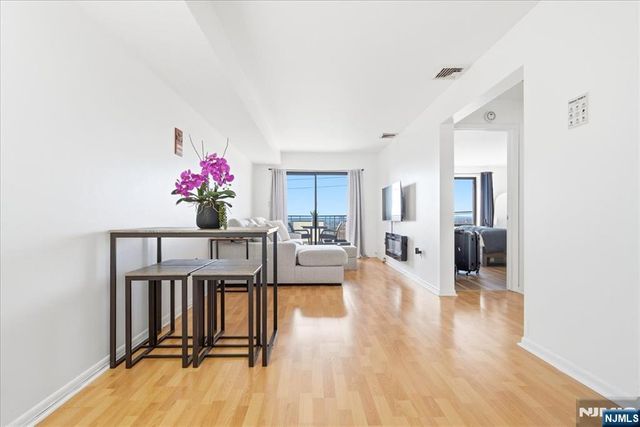 1906 Paterson Plank Road 2E, North Bergen, NJ 07047