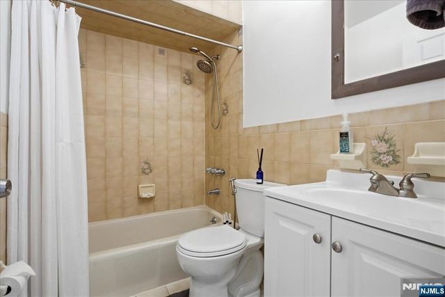 1906 Paterson Plank Road 2E, North Bergen, NJ 07047