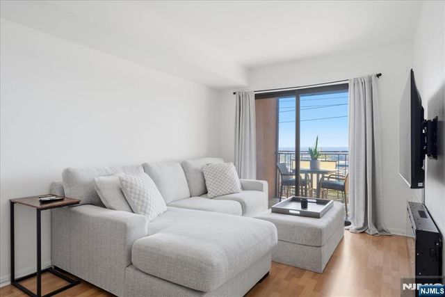 1906 Paterson Plank Road 2E, North Bergen, NJ 07047