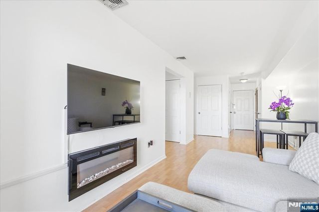 1906 Paterson Plank Road 2E, North Bergen, NJ 07047