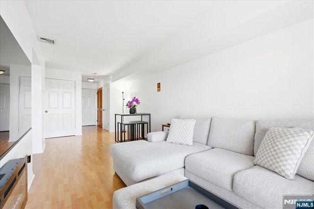 1906 Paterson Plank Road 2E, North Bergen, NJ 07047