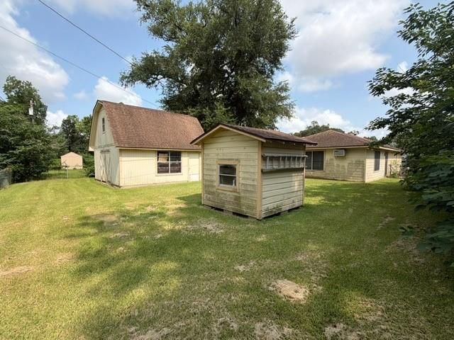 311 Wisteria Street, Lake Jackson, TX 77566