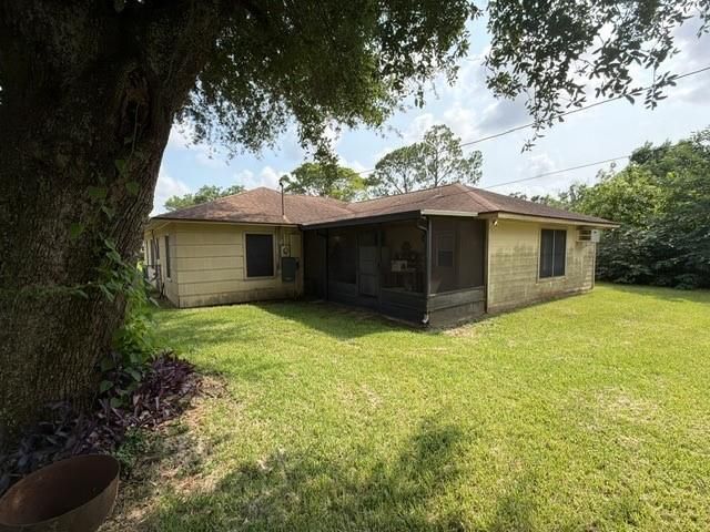 311 Wisteria Street, Lake Jackson, TX 77566