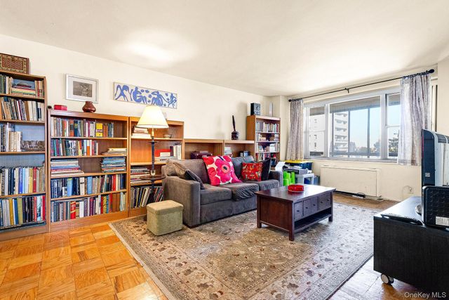 70-25 Yellowstone Blvd Yellowstone Boulevard 4D, Forest Hills, NY 11375
