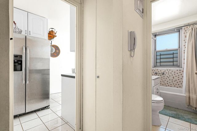 70-25 Yellowstone Blvd Yellowstone Boulevard 4D, Forest Hills, NY 11375