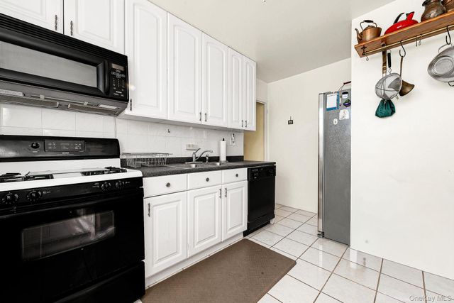 70-25 Yellowstone Blvd Yellowstone Boulevard 4D, Forest Hills, NY 11375