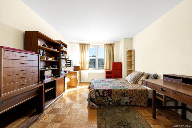 70-25 Yellowstone Blvd Yellowstone Boulevard 4D, Forest Hills, NY 11375