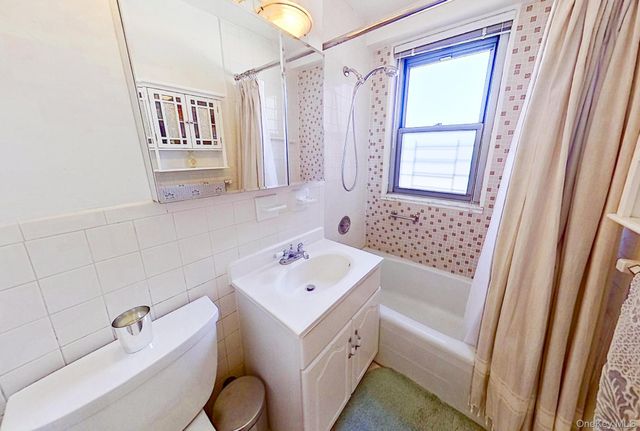 70-25 Yellowstone Blvd Yellowstone Boulevard 4D, Forest Hills, NY 11375