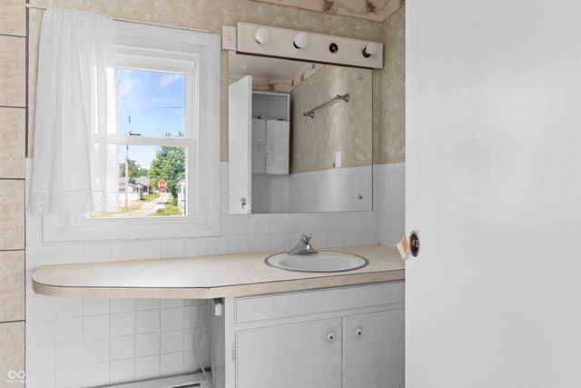 210 S West Street, Pendleton, IN 46064
