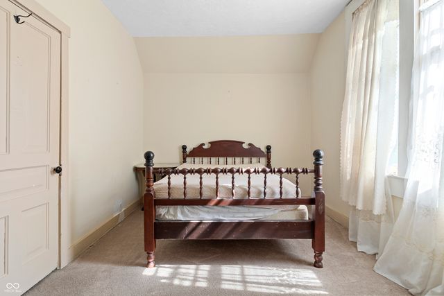 210 S West Street, Pendleton, IN 46064