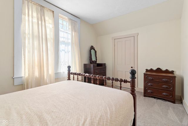 210 S West Street, Pendleton, IN 46064