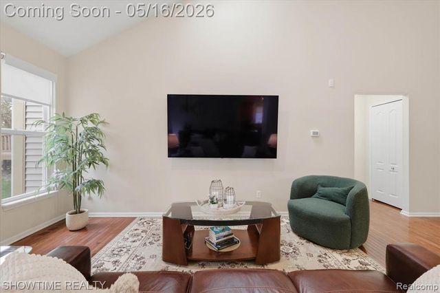 1311 Waverly Drive, White Lake, MI 48386
