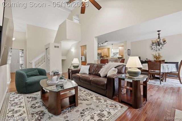 1311 Waverly Drive, White Lake, MI 48386