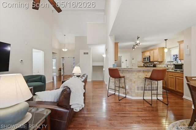 1311 Waverly Drive, White Lake, MI 48386