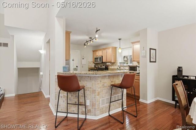1311 Waverly Drive, White Lake, MI 48386