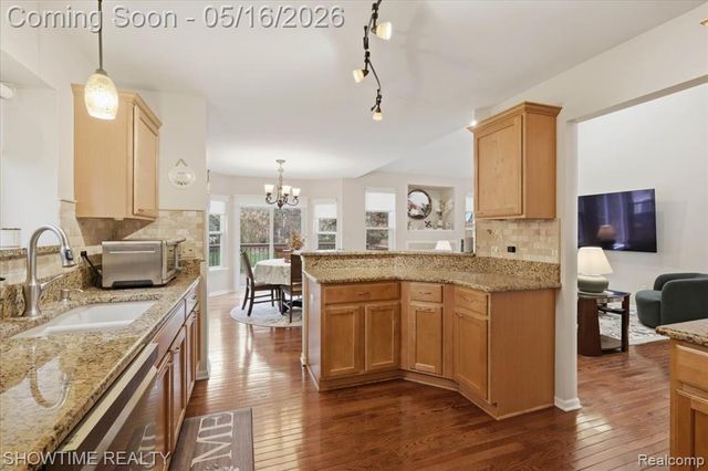 1311 Waverly Drive, White Lake, MI 48386