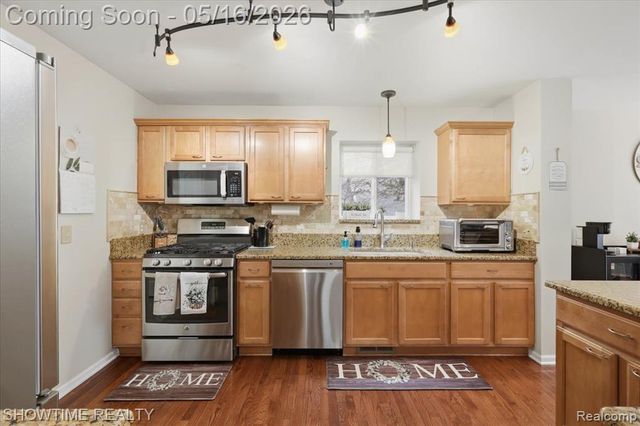1311 Waverly Drive, White Lake, MI 48386