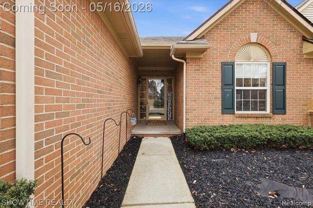 1311 Waverly Drive, White Lake, MI 48386