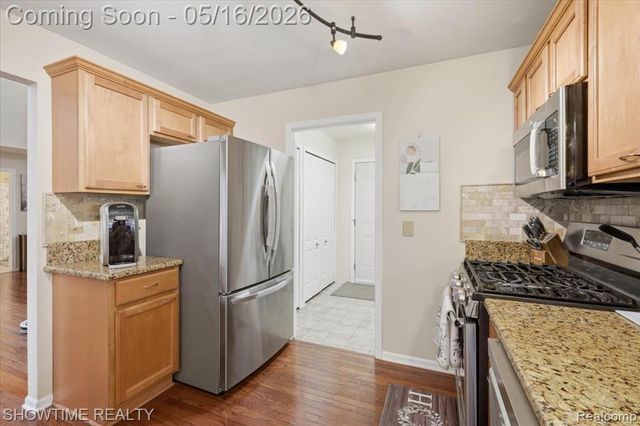 1311 Waverly Drive, White Lake, MI 48386