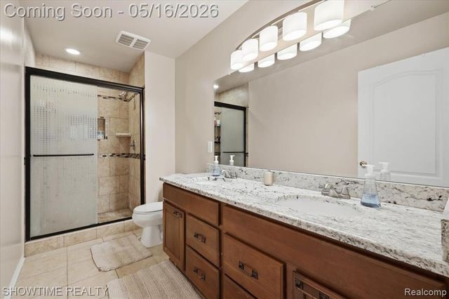 1311 Waverly Drive, White Lake, MI 48386